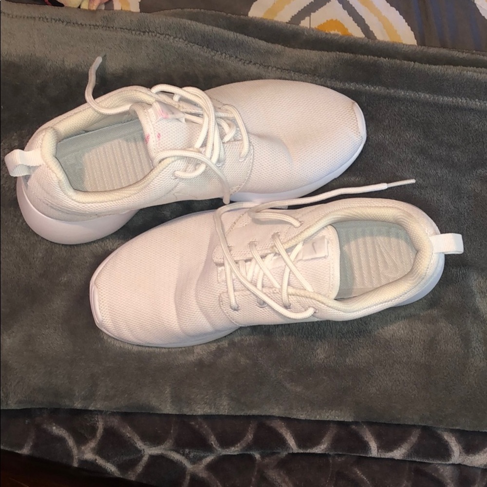Nike Tennis Shoes